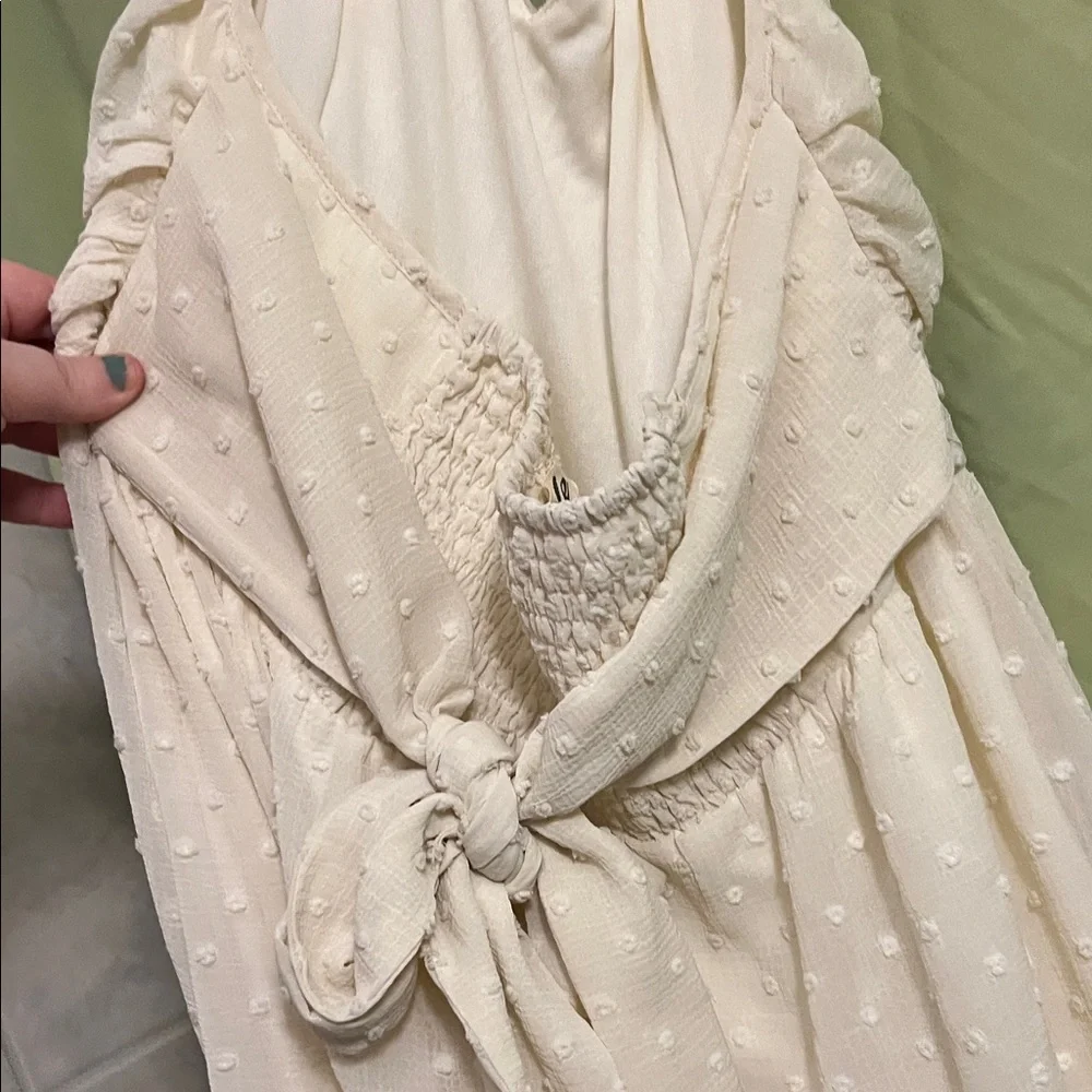 Elegant White Halter Maxi Dress - Picture 5 of 8